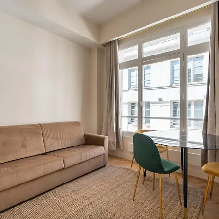 Spacious Duplex For 4 Near Bastille アパート