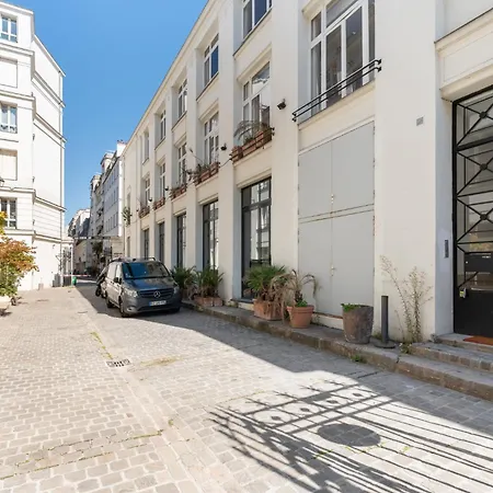 Spacious Duplex For 4 Near Bastille *